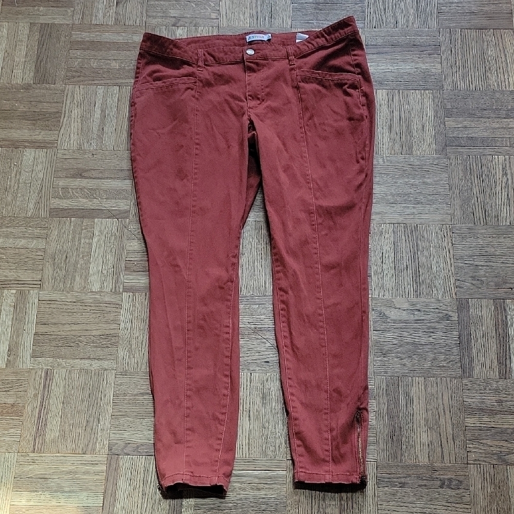 Just Fab Rust Red Pants Zipper Ankle Accents Size 33 Like New